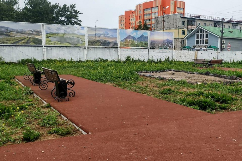 В Елизове к 15 августа планируют завершить строительство площадки для отдыха и спорта. Фото: kamgov.ru. Фотография 6