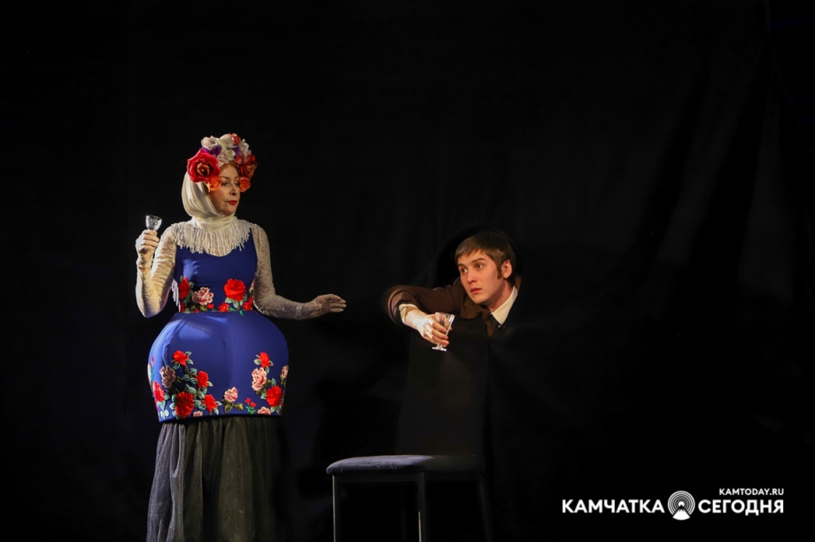Премьера спектакля «Свои люди» состоится на Камчатке. Фото: Виктор Гуменюк. Фотография 12