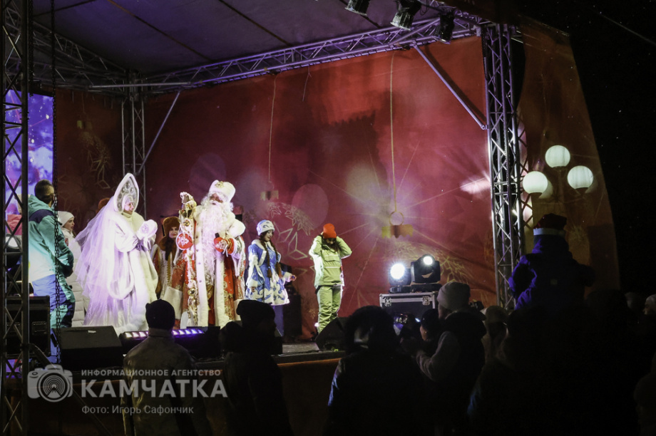 Новогодняя ночь в Петропавловске-Камчатском (фоторепортаж). . Фотография 60
