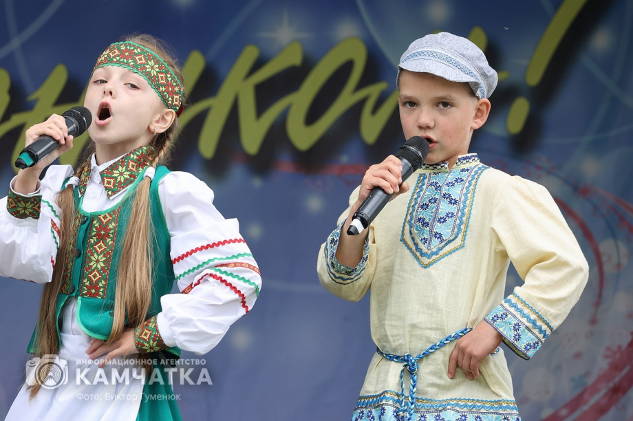Мы славяне! — народное гуляние в Елизово было ярким и позитивным. Фото: ИА «Камчатка» \ Виктор Гуменюк. Фотография 25