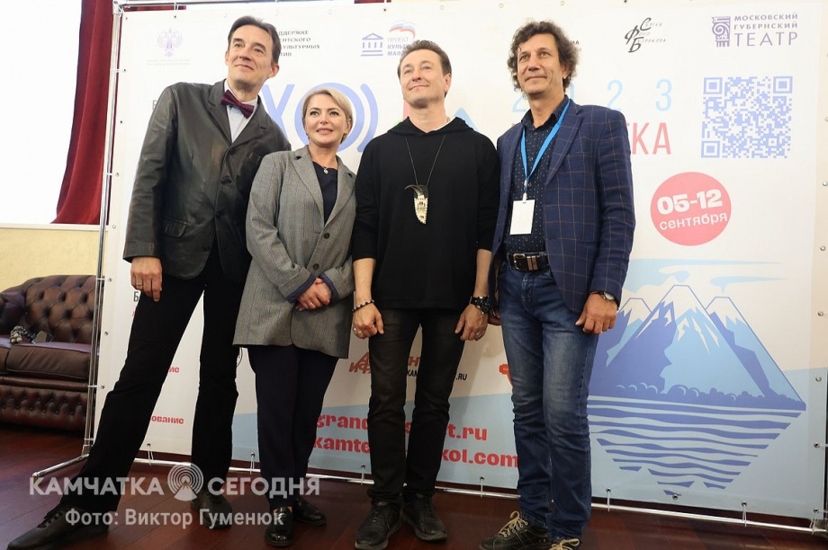 Встреча народного артиста РФ Сергея Безрукова с камчатскими журналистами. Фоторепортаж. Фото: Виктор Гуменюк. Фотография 9