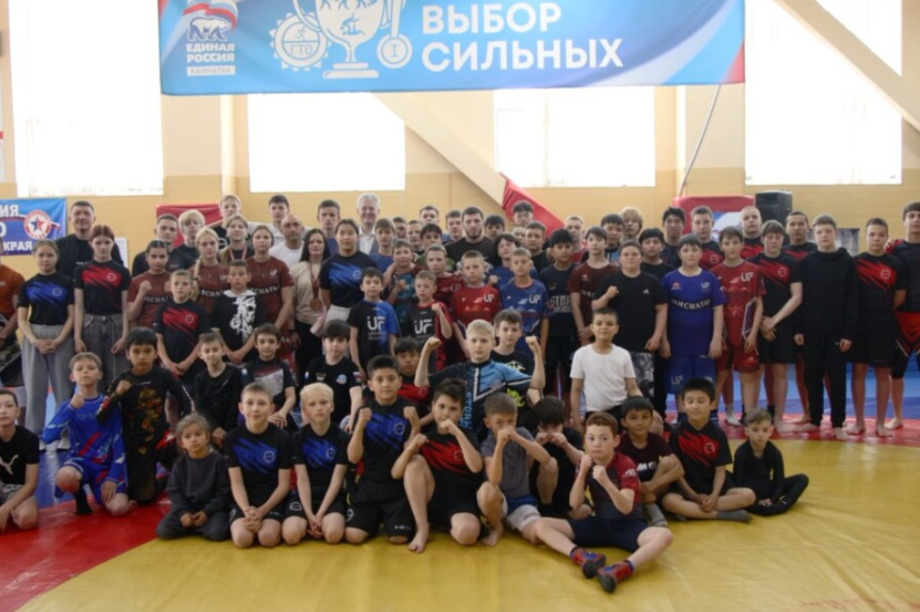 Губернатор поздравил камчатских спортсменок за бронзу на чемпионате Европы по панкратиону . Фото: kamgov.ru\ оргкомитет Чемпионата. Фотография 1
