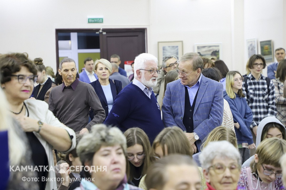 Открытие персональной юбилейной выставки Виталия Шохина «Мой вернисаж» на Камчатке. Фоторепортаж. Фото: Виктор Гуменюк\ИА "Камчатка". Фотография 29