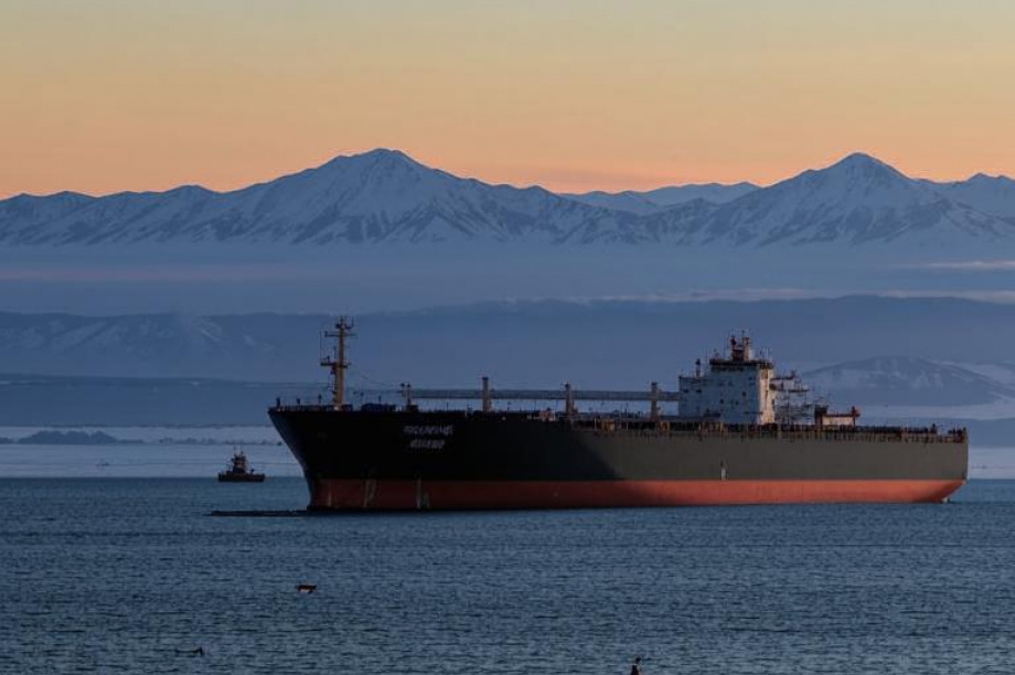 Судоходная компания на Камчатке подделала документы ради выхода нефтетанкера в море. Фото: ИИ