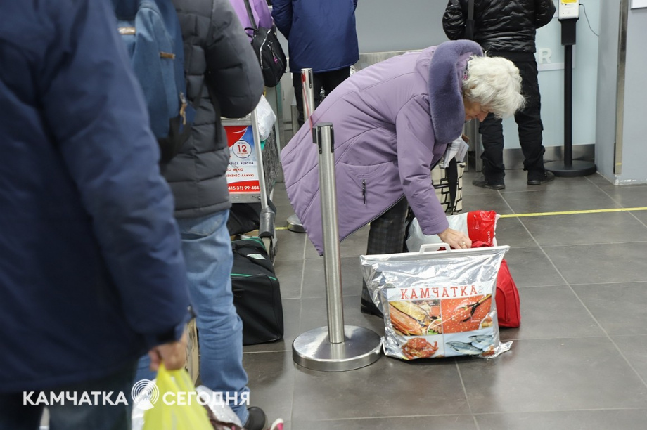Эксперимент по ограничению провоза икры стартовал на Камчатке. Фоторепортаж. Фото: Виктор Гуменюк\ИА "Камчатка". Фотография 10