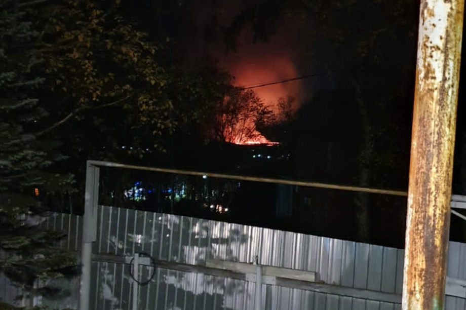 В Петропавловске-Камчатском горят сопка и болото. Фото: социальные сети. Фотография 3