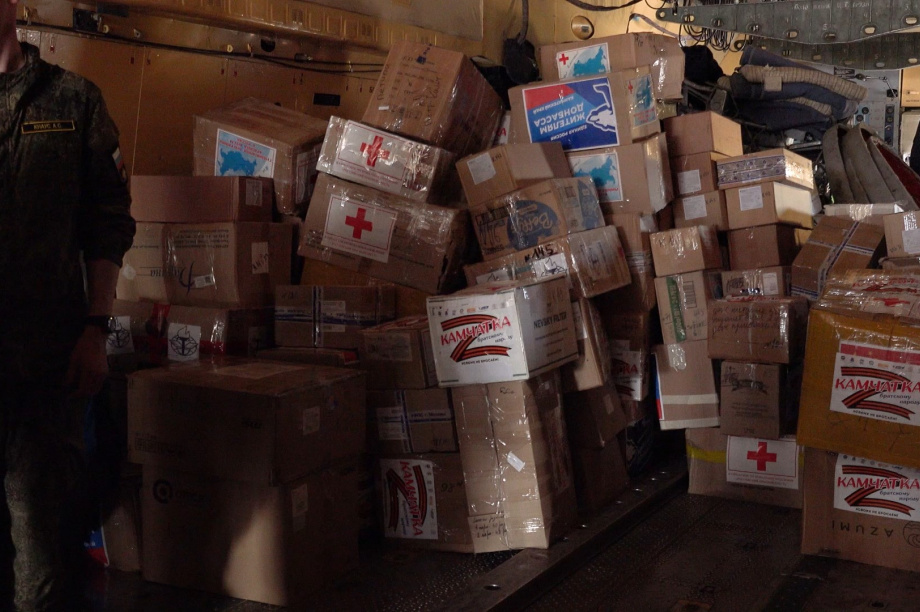 С Камчатки военным самолетом отправили 17 тонн гуманитарной помощи для ЛДНР. Фото: kamgov.ru. Фотография 7