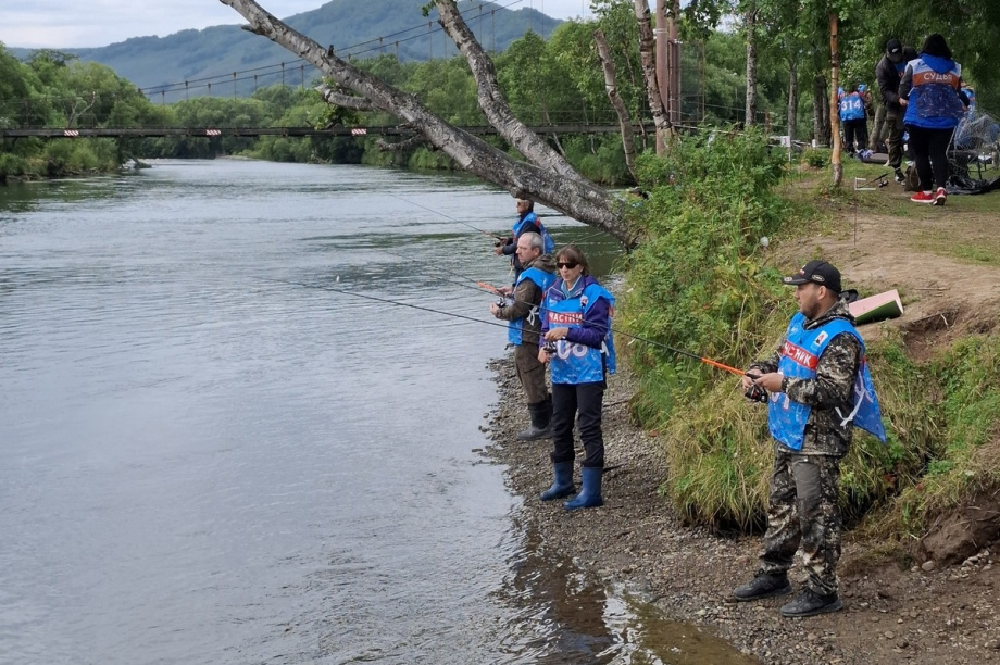 60 жителей Камчатки боролись за звание лучших рыбаков. Фото: vk.com/frskam. Фотография 4