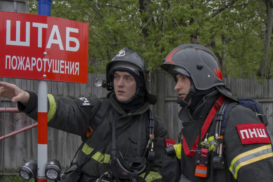 На Камчатке 37 пожарных тренировались тушить базу отдыха «Гелиос». Фото: пресс-служба краевого управления МЧС. Фотография 10