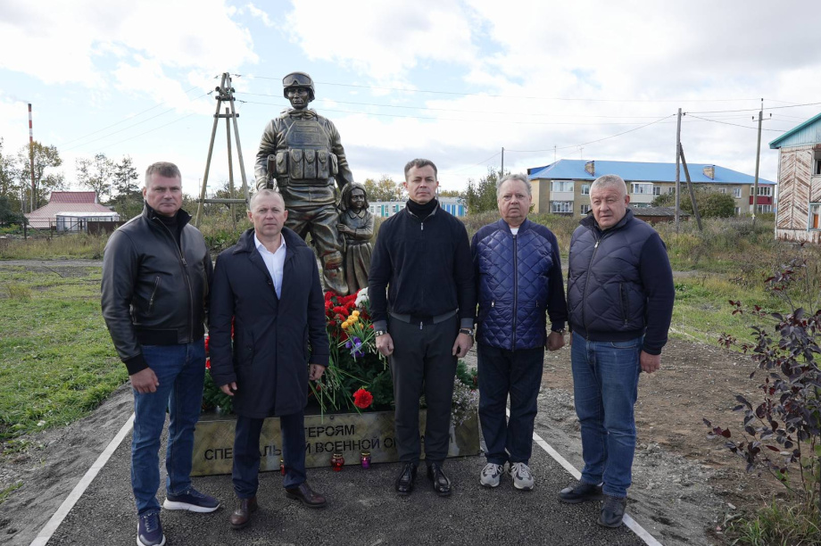 «Живи и помни»: в селе Мильково открыли памятник участникам СВО. zskk.ru. Фотография 9