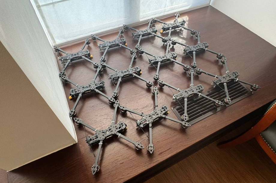 100 FPV-дронов отправили камчатским морпехам в зону СВО. Фото: kamgov.ru. Фотография 2