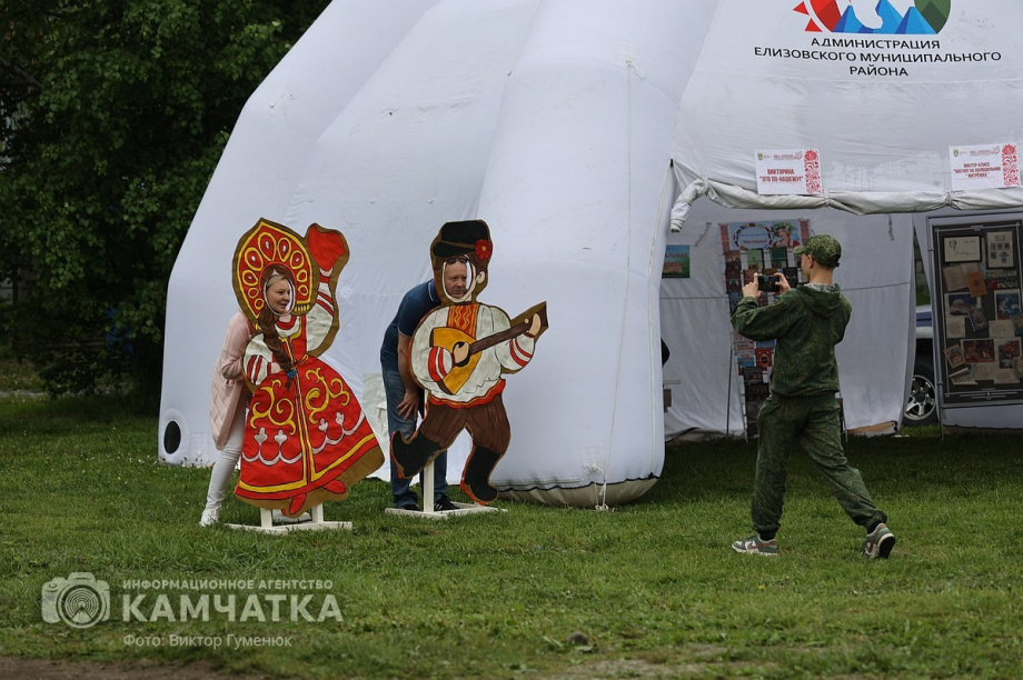 Мы славяне! — народное гуляние в Елизово было ярким и позитивным. Фото: ИА «Камчатка» \ Виктор Гуменюк. Фотография 5