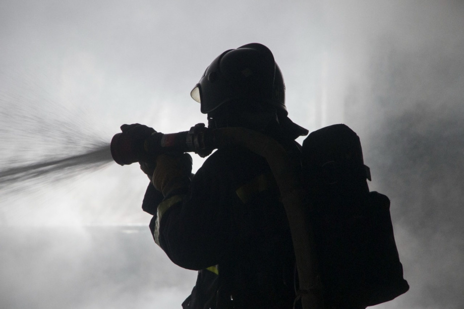 Два человека пострадали при пожаре в камчатском райцентре. Фото: ГУ МЧС России по Камчатскому краю 