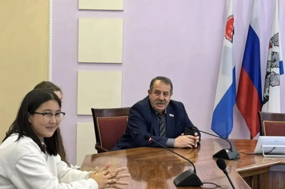 Учащиеся школы № 5 столицы Камчатки побывали на экскурсии в Городской Думе. Фото: Городская Дума. Фотография 3