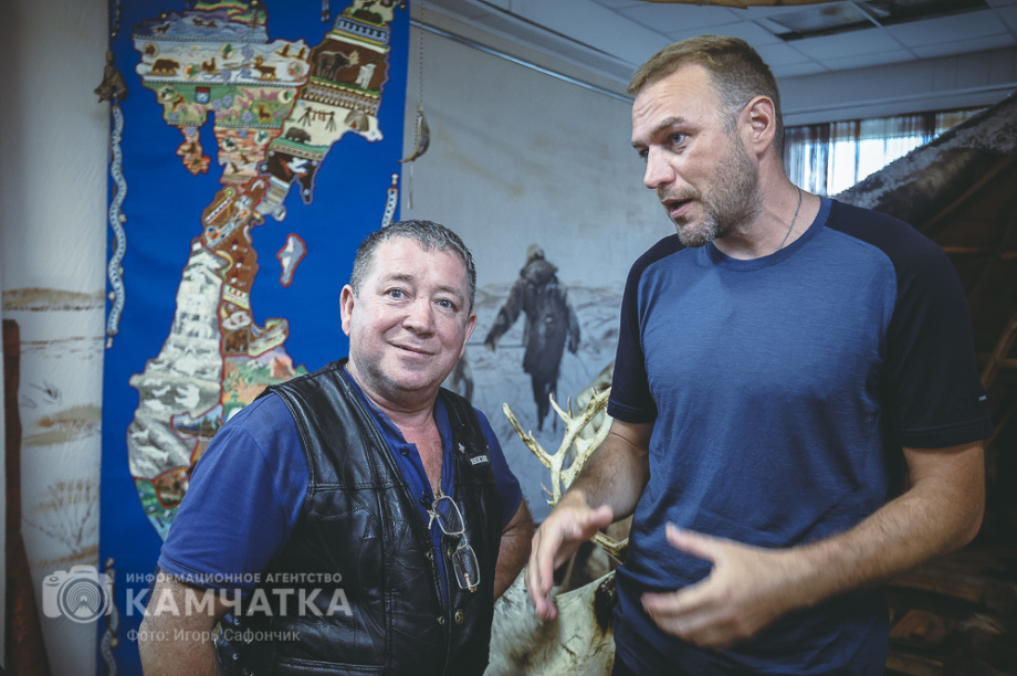 Российский мотопутешественник представил на Камчатке премьеру своего фильма о Командорах. Фото: «Камчатка Сегодня» \ Игорь Сафончик+. Фотография 5