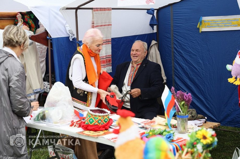 Мы славяне! — народное гуляние в Елизово было ярким и позитивным. Фото: ИА «Камчатка» \ Виктор Гуменюк. Фотография 6