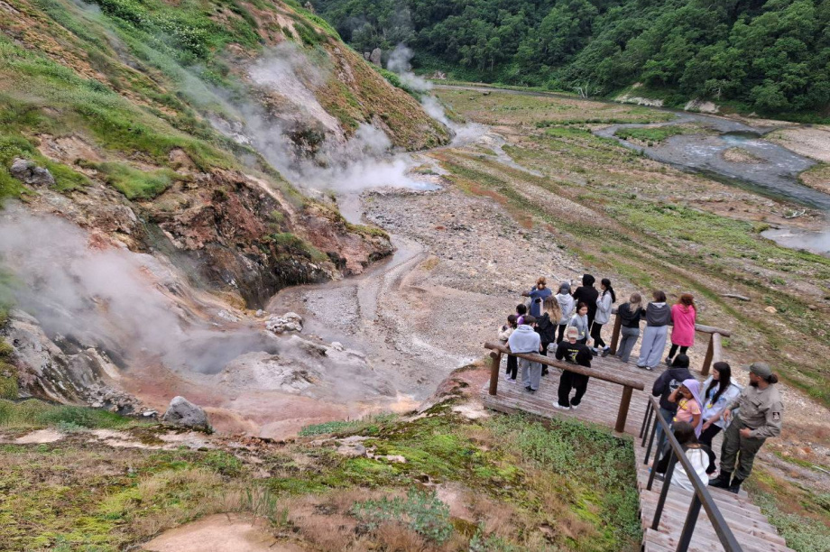 Группа детей погибших бойцов СВО побывала в Долине Гейзеров. Фото: тг. фонд «Защитники Отечества» (Камчатка). Фотография 4