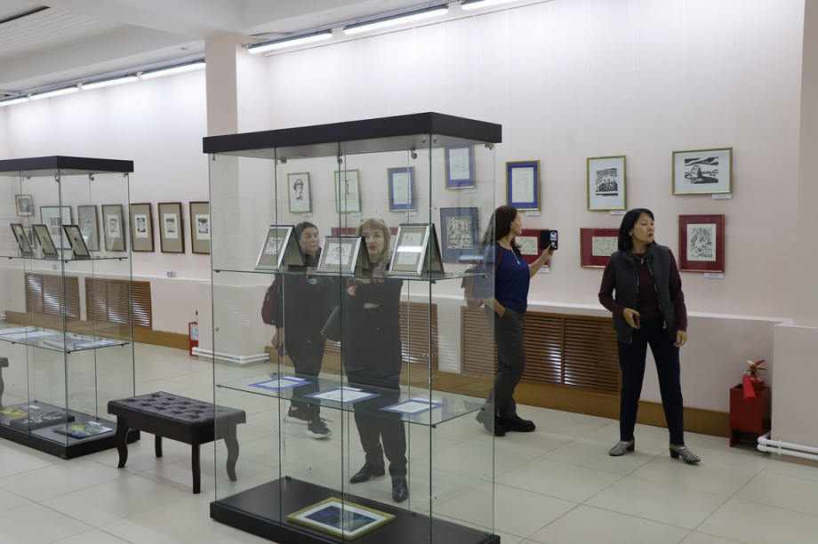 Персональная выставка Камчатского художника Юрия Захарова. Фоторепортаж. Фото: Виктор Гуменюк\ИА "Камчатка". Фотография 26