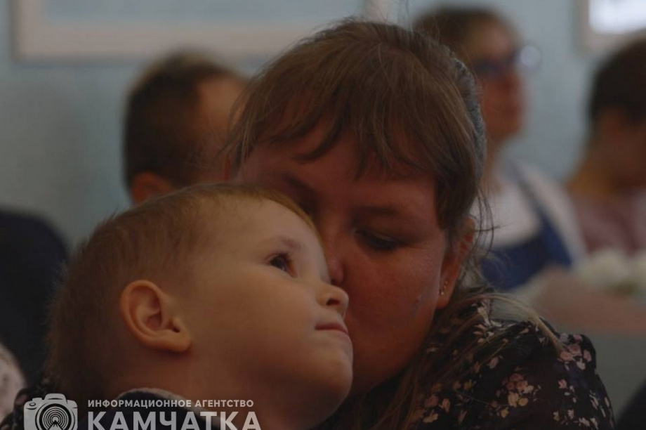 В ЗАГСе на Камчатке прошло чествование 70 супружеских пар. Фоторепортаж. фото: ИА "Камчатка". Фотография 31