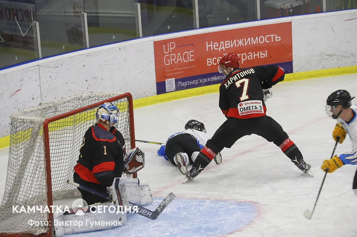 Чемпионат по хоккею среди взрослых команд стартовал на Камчатке. Фото: Виктор Гуменюк\ИА "Камчатка". Фотография 16