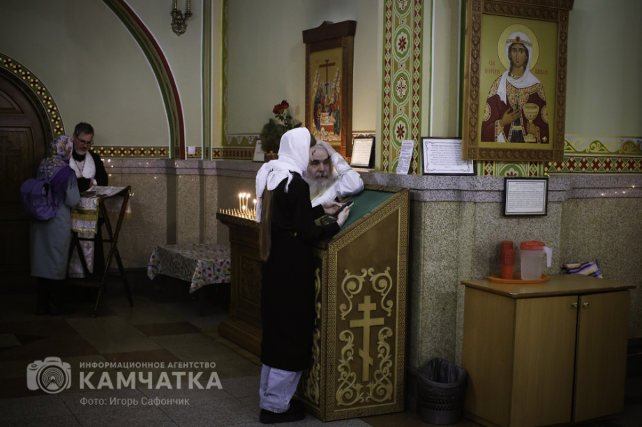 Рождественская служба в соборе Святой Троицы на Камчатке (фоторепортаж). Фото: «Камчатка Сегодня» \ Игорь Сафончик. Фотография 6