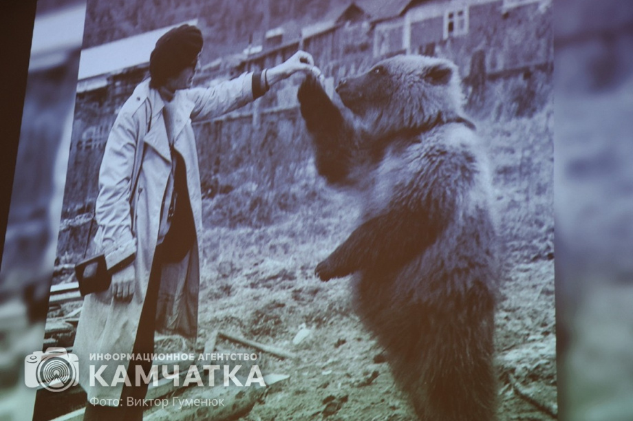 «Парту Героя» открыли сегодня в школе Петропавловска. фото: Виктор Гуменюк. Фотография 40