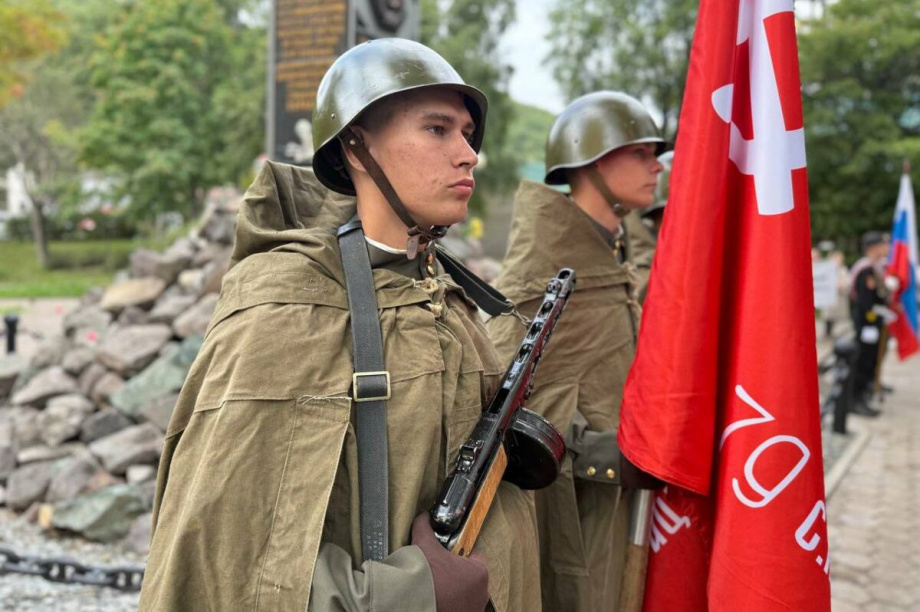 В столице Камчатки почтили память героев Курильского десанта. Фото: kamgov.ru. Фотография 8