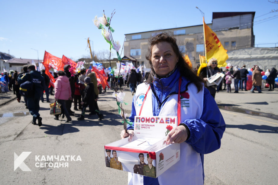 Тысячи камчатцев вышли на первомайское шествие на площади Ленина (фоторепортаж). Фото: ИА «Камчатка». Фотография 5