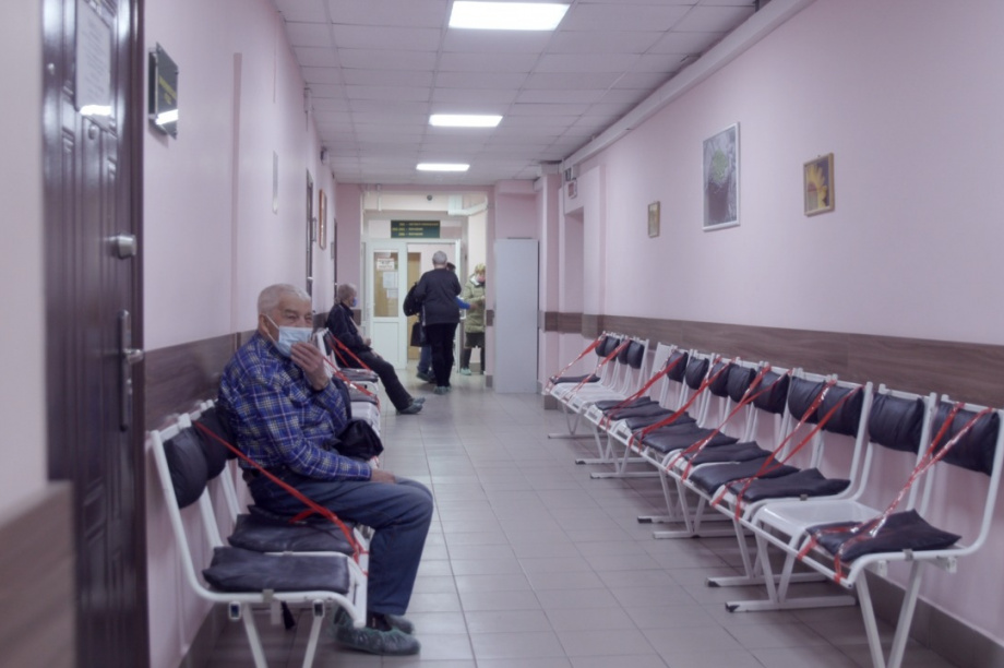 Председатель правительства Камчатки проверил работу пунктов вакцинации от Covid-19. Фото: kamgov.ru. Фотография 1