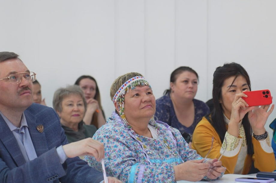 Порядка 350 камчатцев написали Тотальный диктант на 11 площадках. kamgov.ru. Фотография 5