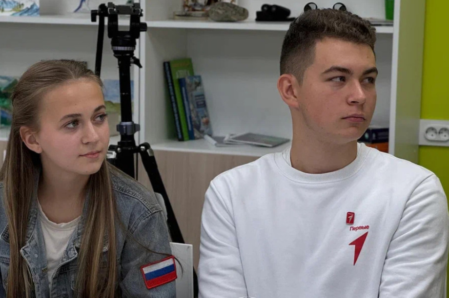 Владимир Солодов встретился с активистами "Движения Первых" в обновлённом камчатском молодёжном центре. Фото: kamgov.ru. Фотография 2