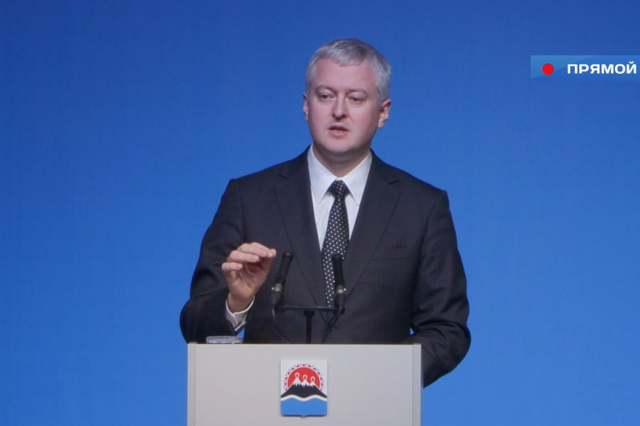 Владимир Солодов поручил краевому минздраву усилить работу по привлечению медиков в регион. . Фотография 1