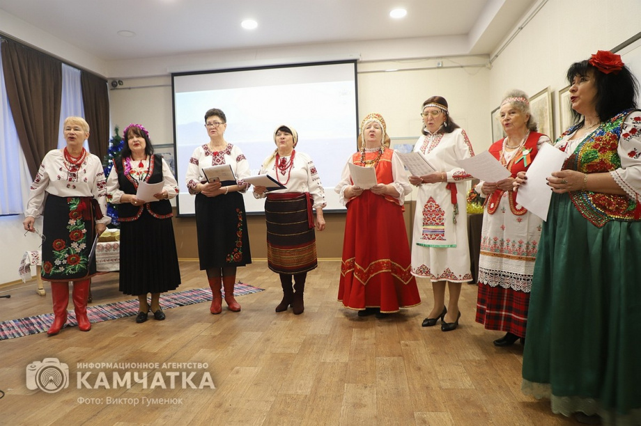 Святочные традиции вспоминали в краевой библиотеке Камчатки. Фото: Виктор Гуменюк. Фотография 31