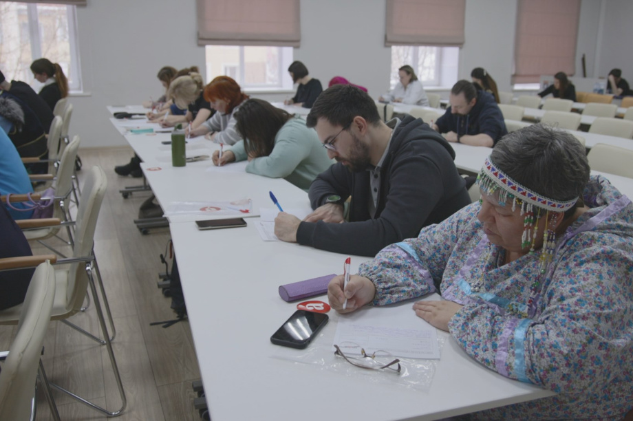 Тотальный диктант на Камчатке собрал около 200 энтузиастов русского языка. Фото: kamgov.ru. Фотография 1