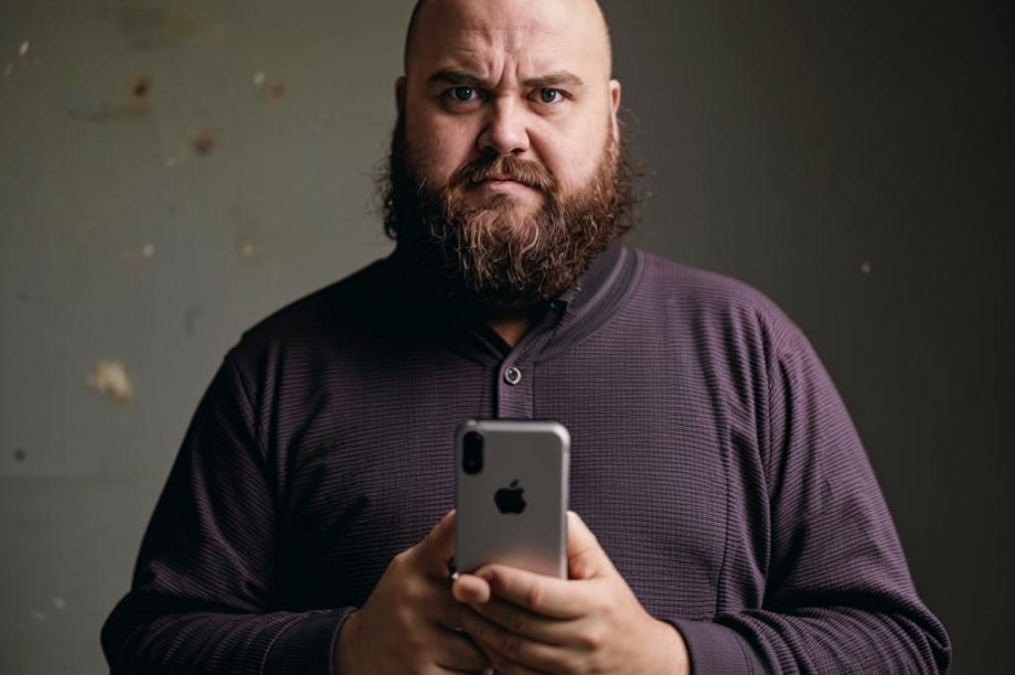 Камчатский уголовник угодил в СИЗО за кражу iPhone 15. Фото: ИИ