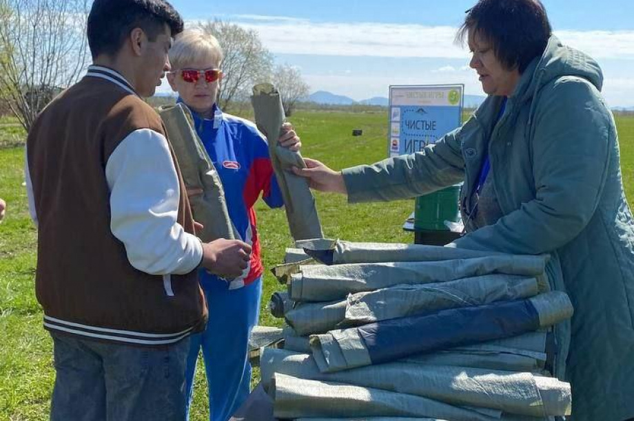 Более 700 килограмм мусора собрали в Сосновке на Камчатке в рамках экологической акции. Фото: АЕМР. Фотография 6