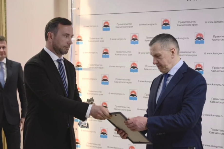 Юрий Трутнев на Камчатке вручил награды VII премии «Звезда Дальнего Востока». Фото: kamgov.ru. Фотография 2
