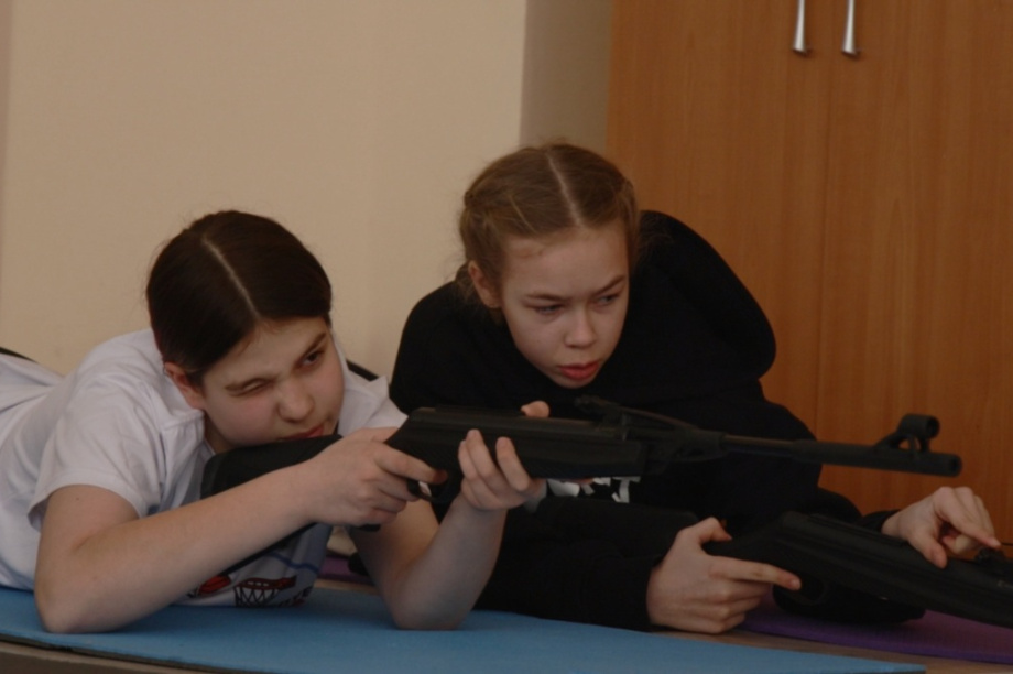 Для камчатских школьников ветераны СВО провели военно-спортивные испытания. kamgov.ru. Фотография 4