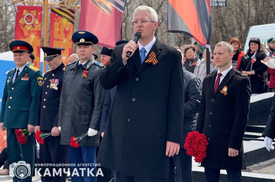 Камчатка почтила память героев Великой Отечественной возложением цветов. Фото: ИА "Камчатка". Фотография 5