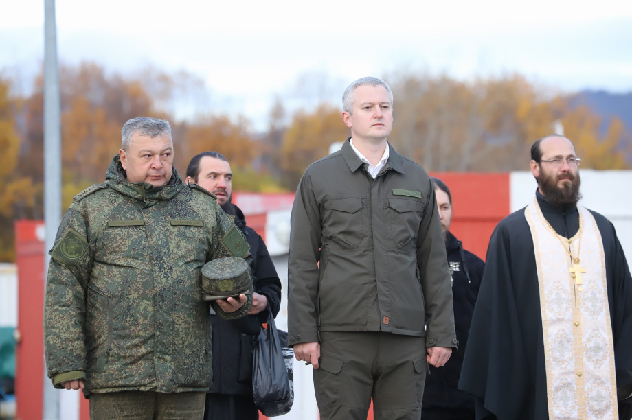 Мобилизованных жителей Камчатки торжественно проводили к месту несения службы. Фото: Виктор Гуменюк. Фотография 26