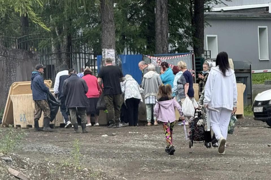 Рыбаки Камчатки бесплатно раздали 10 тонн лосося нуждающимся. Ассоциация "Река Большая". Фотография 2
