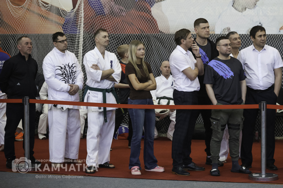 На Камчатке состоялся Чемпионат и первенство ДФО по каратэ-киокусинкай (фоторепортаж). Фото: «Камчатка Сегодня» \ Игорь Сафончик. Фотография 43