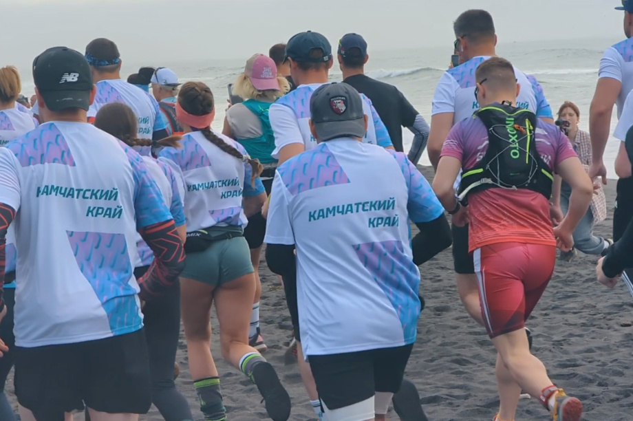 Халактырский пляж снова объединил бегунов на Тихоокеанском забеге. Фото: тг. Инвест. Камчатка. Фотография 7