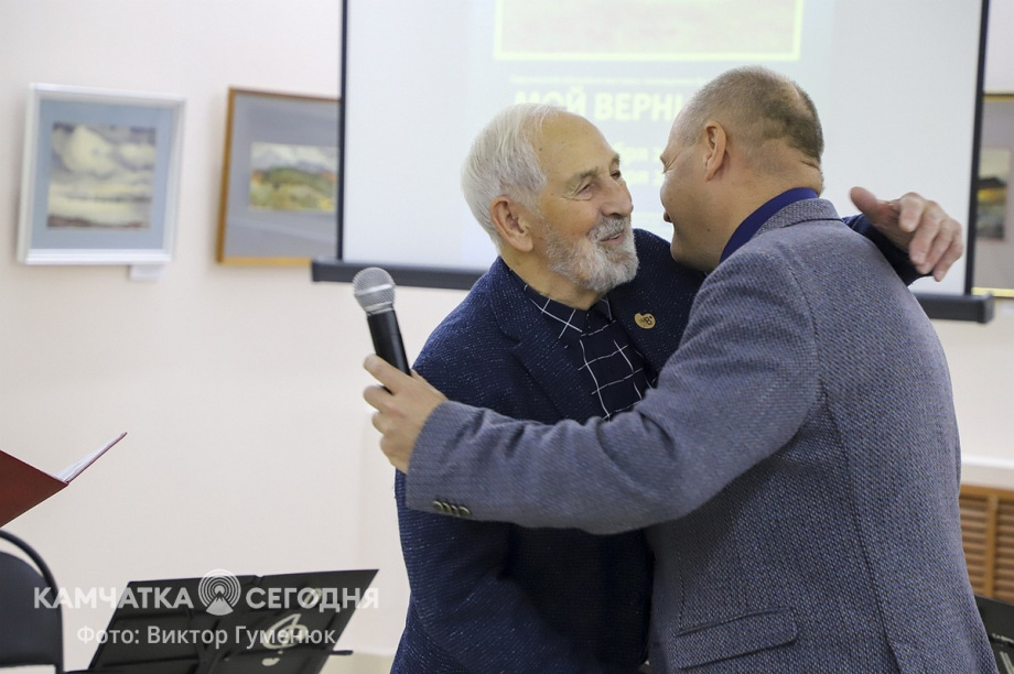 Открытие персональной юбилейной выставки Виталия Шохина «Мой вернисаж» на Камчатке. Фоторепортаж. Фото: Виктор Гуменюк\ИА "Камчатка". Фотография 40