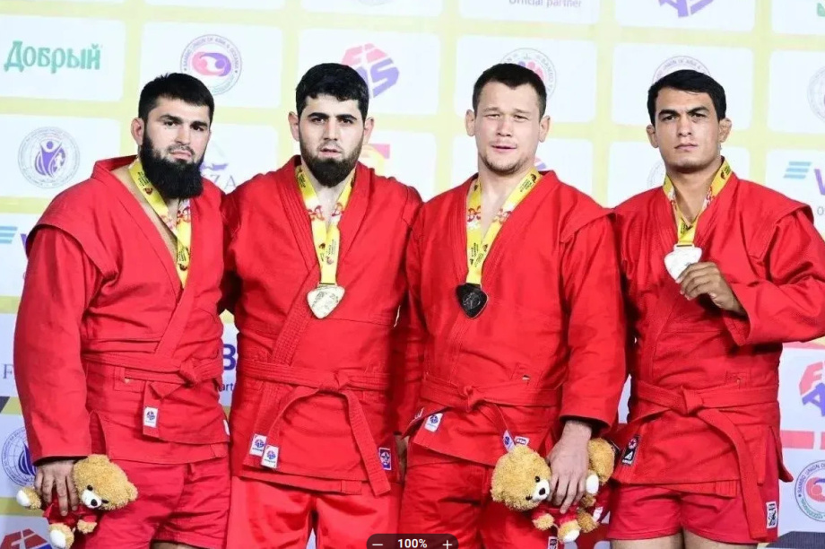 Сборная России выиграла медальный зачёт Кубка мира по самбо в Душанбе — в их числе и камчатское золото. Фото организаторов