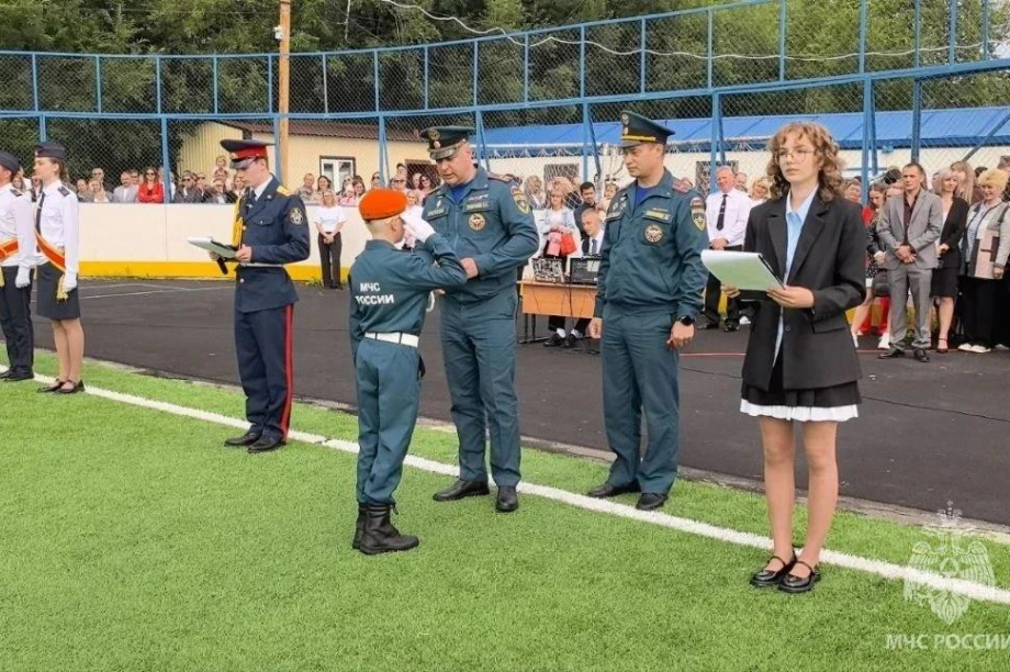 Шестиклассник из Петропавловска награждён медалью МЧС за спасение ребёнка. Фото: ГУ МЧС России по Камчатскому краю
