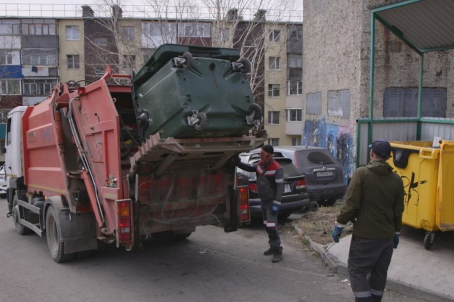 В Петропавловске-Камчатском ежедневно вывозят мусор 32 спецмашины. Фото: kamgov.ru