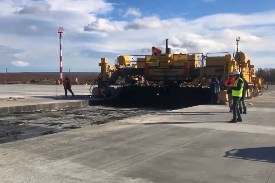 Более 70%  планового объема бетона залили на стройке перрона аэропорта в городе Елизово. Фото: ИА "Камчатка". Фотография 2