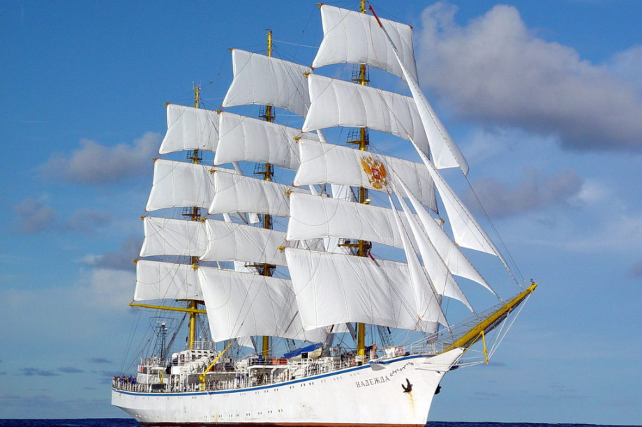Легендарный парусник «Надежда» повторит маршрут Первой Камчатской экспедиции. Фото: podparusami.club. Фотография 1
