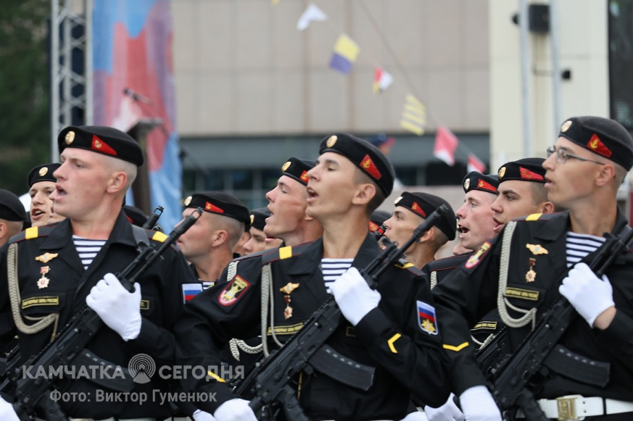 День Военно-Морского Флота в центре Петропавловска-Камчатского. Фоторепортаж. фото: Виктор Гуменюк. Фотография 12